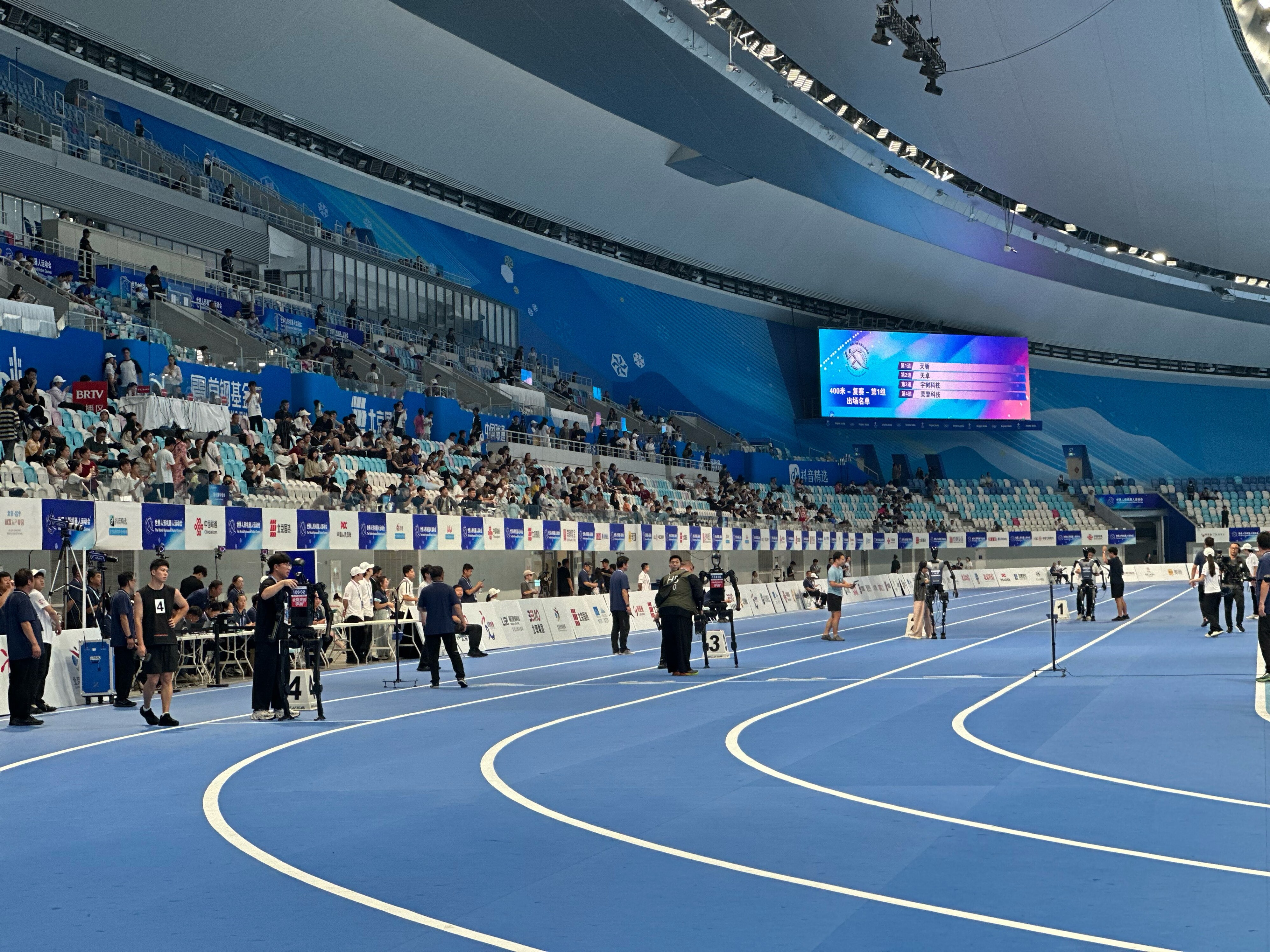 开云体育投注-荷兰小将突围，轻松夺得男子400米冠军的简单介绍