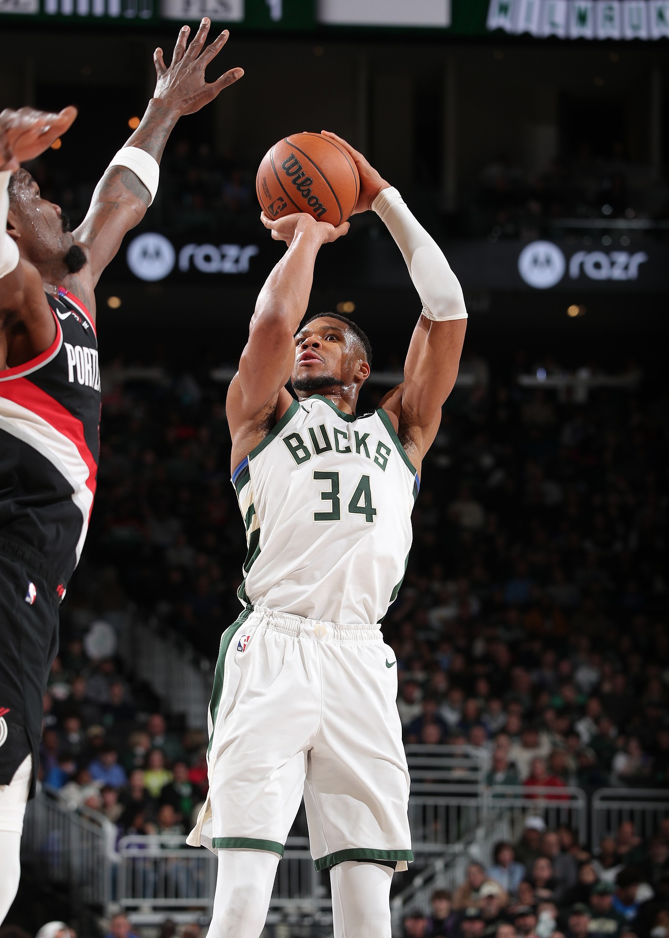 关于活塞惊险击败开拓者,鹈鹕力克雄鹿的信息 关于活塞惊险击败开拓者,鹈鹕力克雄鹿的信息