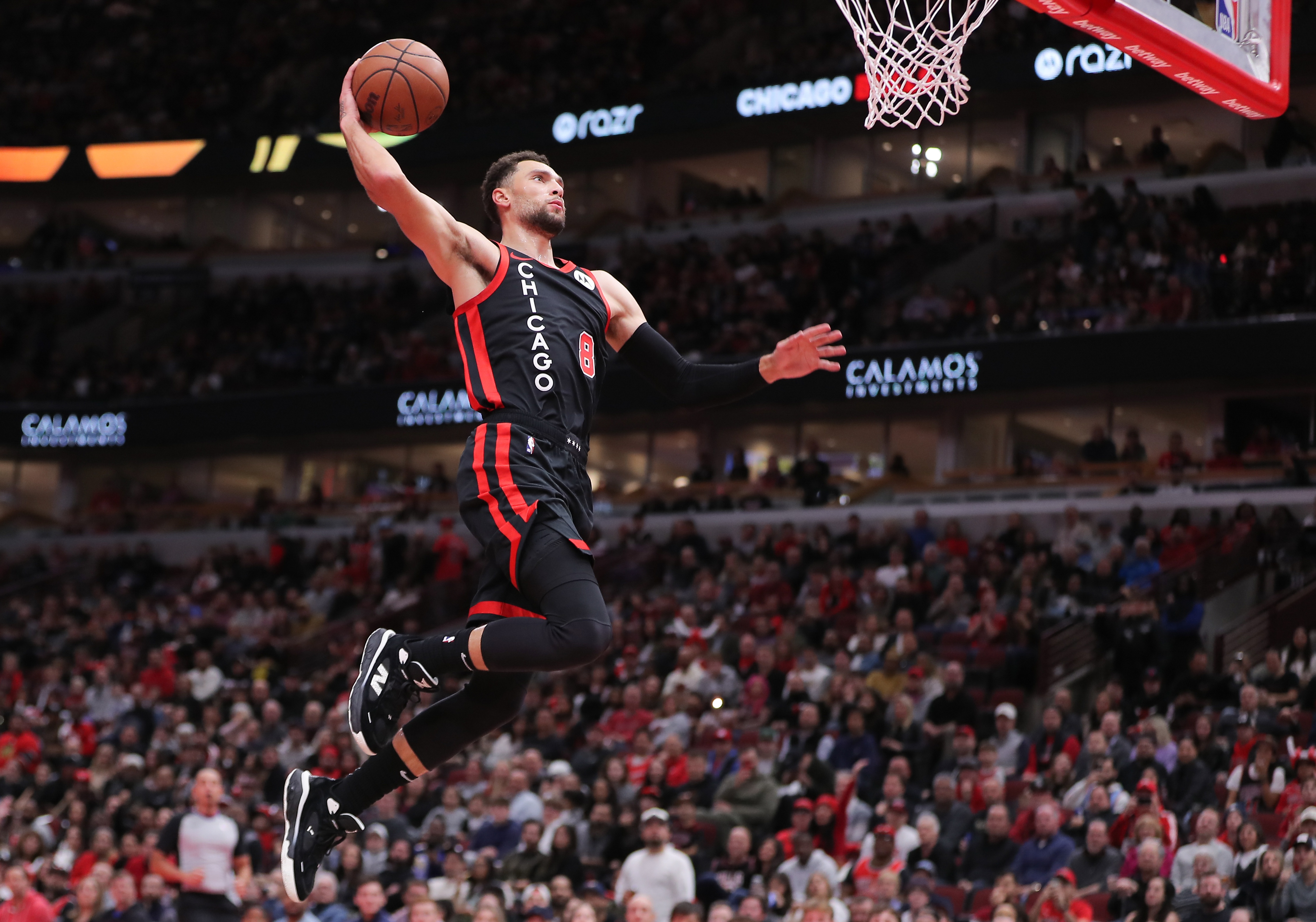 关于活塞惊险击败开拓者,鹈鹕力克雄鹿的信息 关于活塞惊险击败开拓者,鹈鹕力克雄鹿的信息