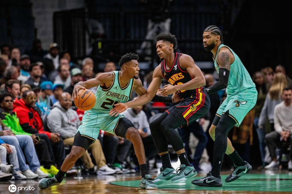 开云体育地址-关于黄蜂击败老鹰，迎来主场胜利的信息