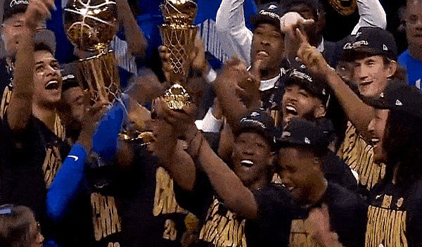 热火队大胜步行者队赢得胜利