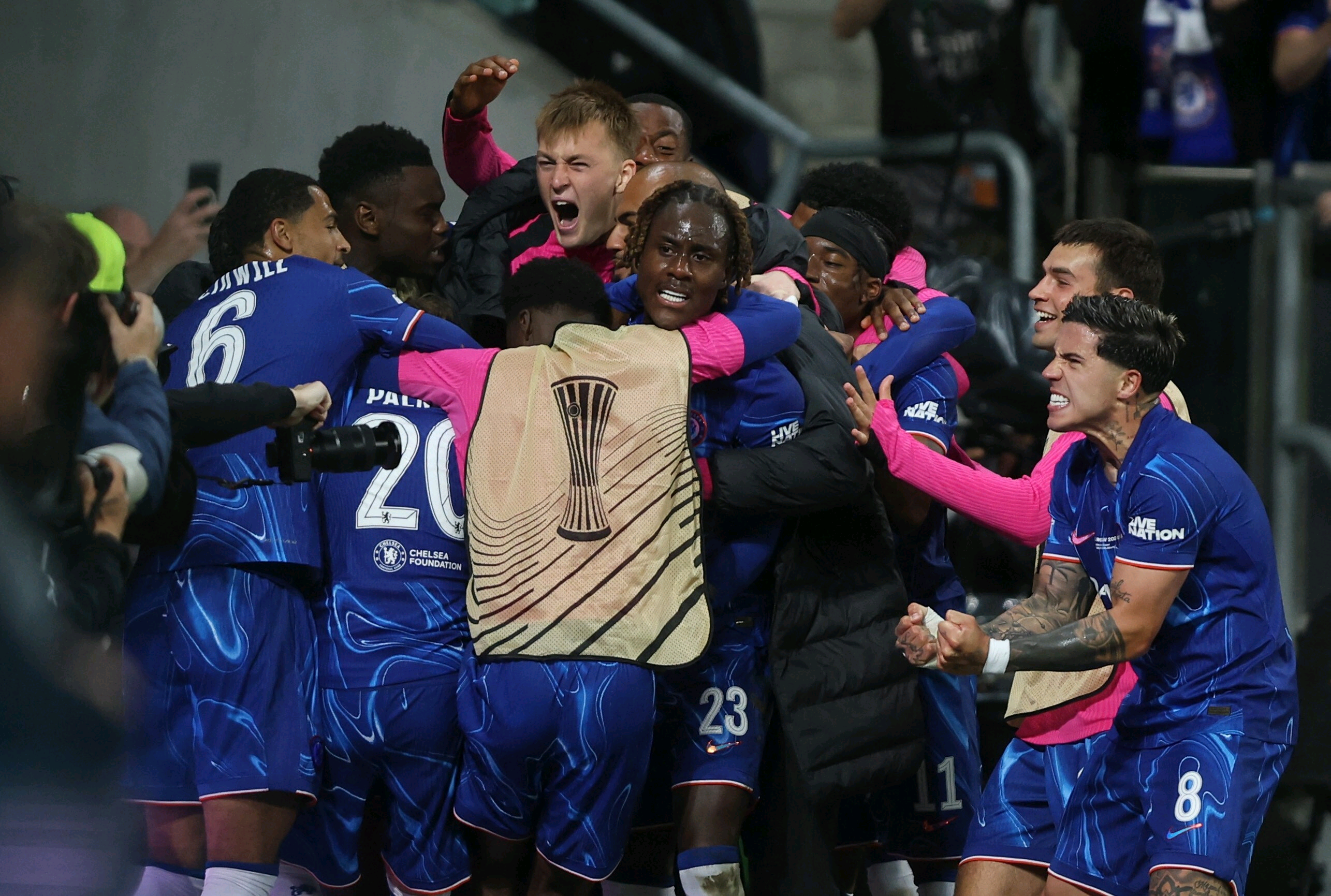 欧冠大战精彩纷呈,球迷激情高涨不已!的简单介绍 欧冠大战精彩纷呈,球迷激情高涨不已!的简单介绍